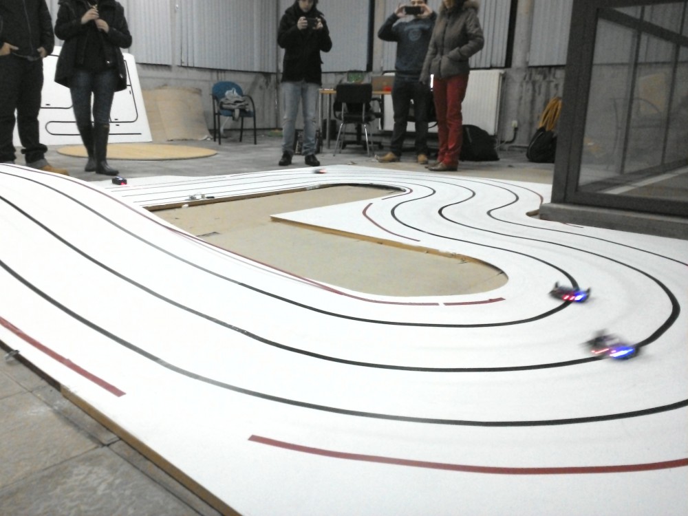 Foto de una pista de robots velocistas